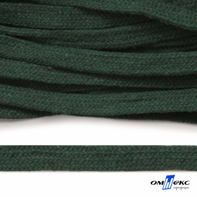 Шнур плетеный d-8 мм плоский, 70% хлопок 30% полиэстер, уп.85+/-1 м, цв.1016-т.зеленый - купить в Стерлитамаке. Цена: 742.50 руб.